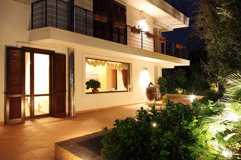 B&B Villa Il Sughero Monopoli Eksteriør billede